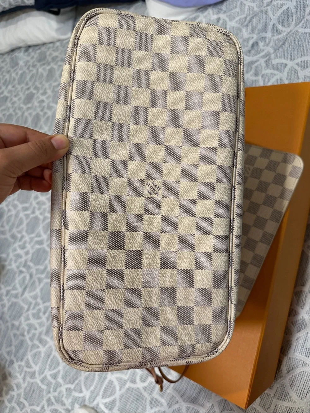 Louis Vuitton Damier Azur Canvas Neverfull MM Tote in Beige with Pink Interior - Picture 11 of 17